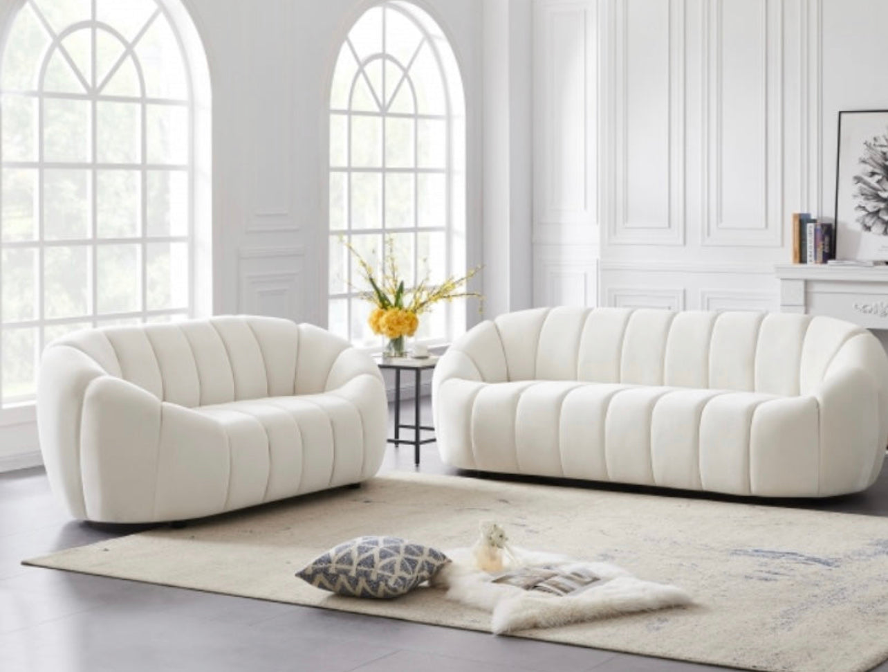 Elíjah Sofa & Love